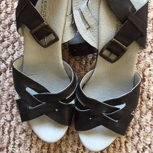 Brand new platform Eric Michael sandals